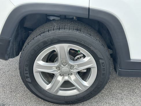Used 2023 Jeep Compass Sport AWD/4WD image 17