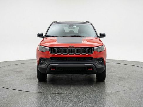 Used 2025 Jeep Compass Trailhawk AWD/4WD image 2