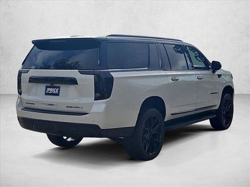 Used 2023 GMC Yukon XL SLT image 5