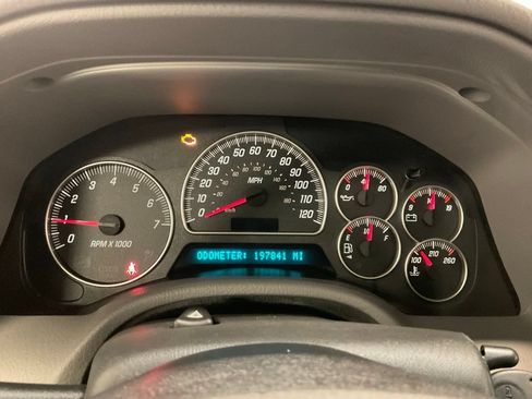 Used 2005 GMC Envoy SLT AWD/4WD image 2