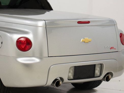 Used 2004 Chevrolet SSR w/ Preferred Equipment Group image 13