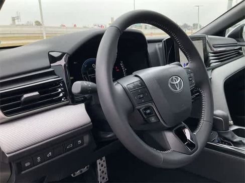 Used 2025 Toyota Camry SE image 10