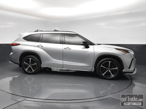 Used 2021 Toyota Highlander XSE FWD image 51
