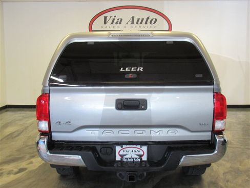 Used 2016 Toyota Tacoma SR5 image 9