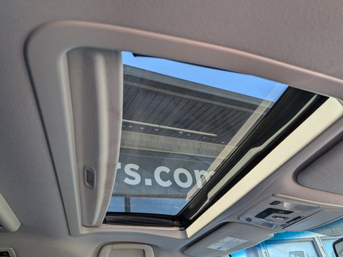 Used 2012 Toyota Sienna Limited image 25