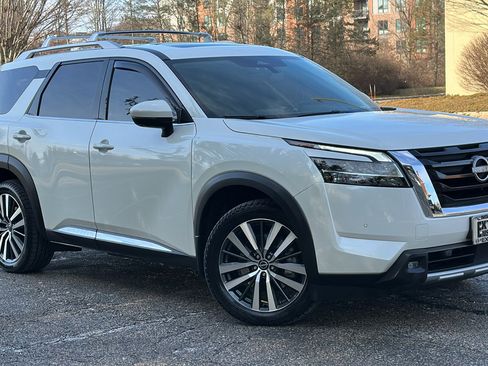 Certified 2022 Nissan Pathfinder Platinum w/ Cargo Package image 1