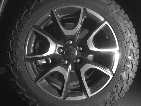 Used 2025 Jeep Compass Trailhawk image 12