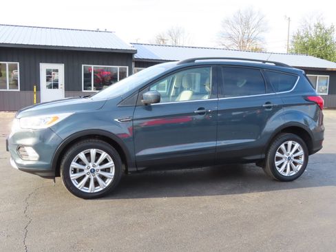 Used 2019 Ford Escape SEL image 2