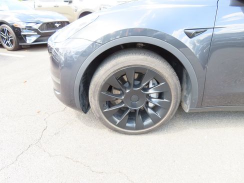 Used 2024 Tesla Model Y Long Range AWD/4WD image 14