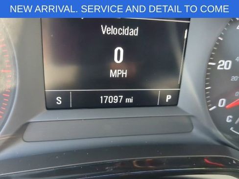Used 2025 Chevrolet Trax LS w/ LS Convenience Package FWD image 2
