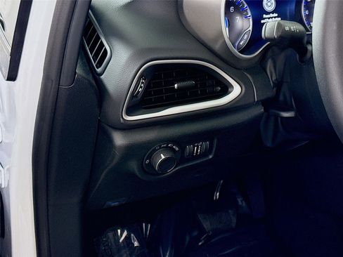 New 2026 Chrysler Voyager LX image 5