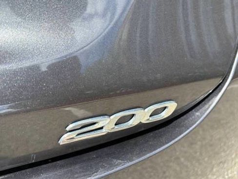 Used 2015 Chrysler 200 Limited image 8