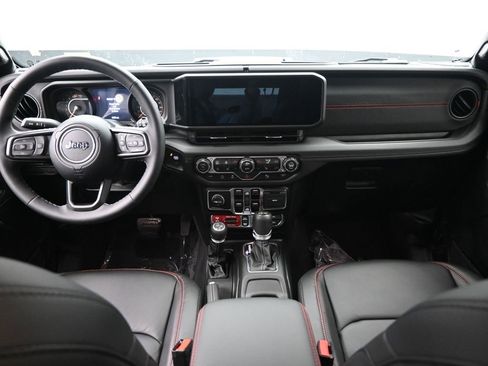 Used 2025 Jeep Wrangler Unlimited Rubicon image 25