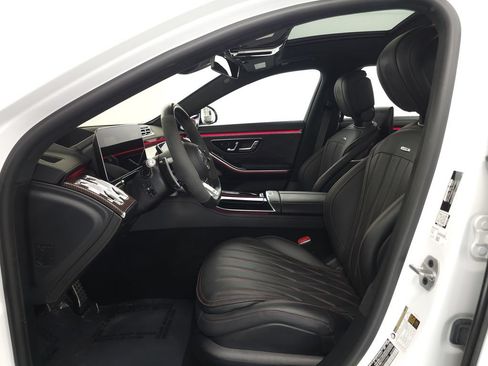 Used 2024 Mercedes-Benz S 63 AMG S w/ Carbon Fiber Exterior Package image 8