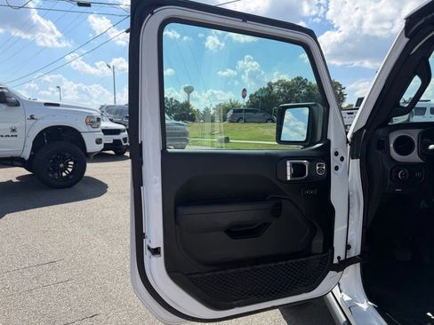 Used 2024 Jeep Gladiator Sport AWD/4WD image 12