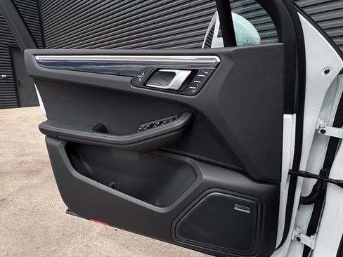 New 2026 Porsche Macan image 21