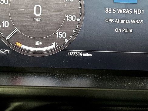 Used 2023 Land Rover Defender 130 SE image 21