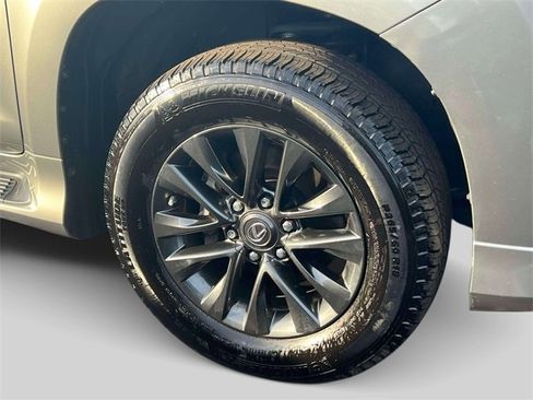 Used 2023 Lexus GX 460 Premium image 11