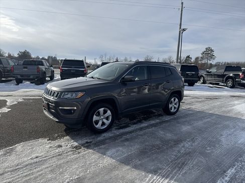Used 2019 Jeep Compass Latitude w/ Popular Equipment Group AWD/4WD image 1