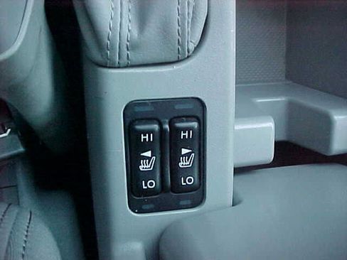 Used 2011 Subaru Forester 2.5X Premium w/ All-Weather Pkg image 18