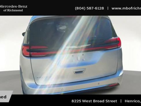 Used 2024 Chrysler Pacifica Touring-L FWD image 9