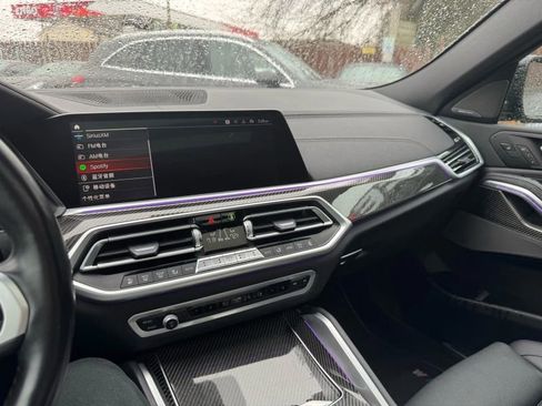 Used 2022 BMW X6 M50i w/ Executive Package image 11