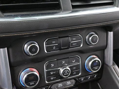 Used 2023 GMC Yukon SLT w/ SLT Premium Package image 21