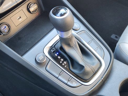 Used 2023 Hyundai Kona SEL image 12