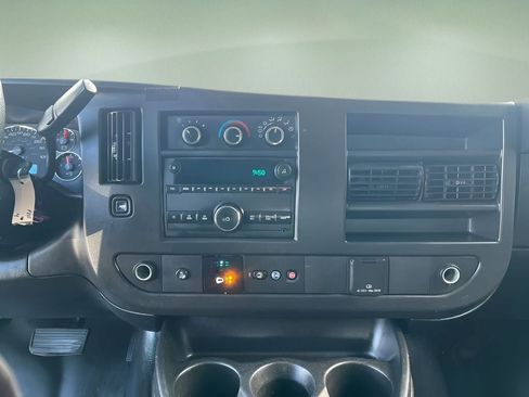 Used 2019 GMC Savana 2500 w/ Driver Convenience Package image 9