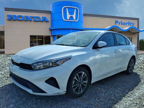 Used 2024 Kia Forte LXS FWD image 1