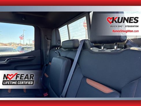Used 2023 GMC Sierra 1500 AT4 image 32