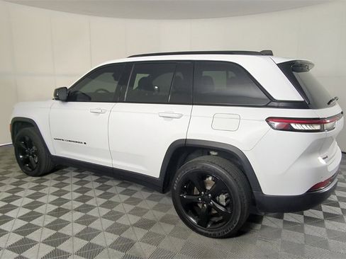 Certified 2023 Jeep Grand Cherokee Altitude image 7