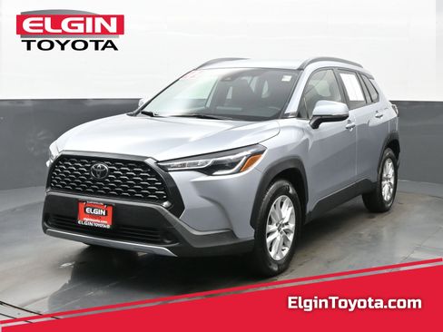 Used 2022 Toyota Corolla Cross LE image 1