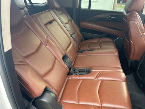 Used 2017 Cadillac Escalade ESV Premium Luxury image 33
