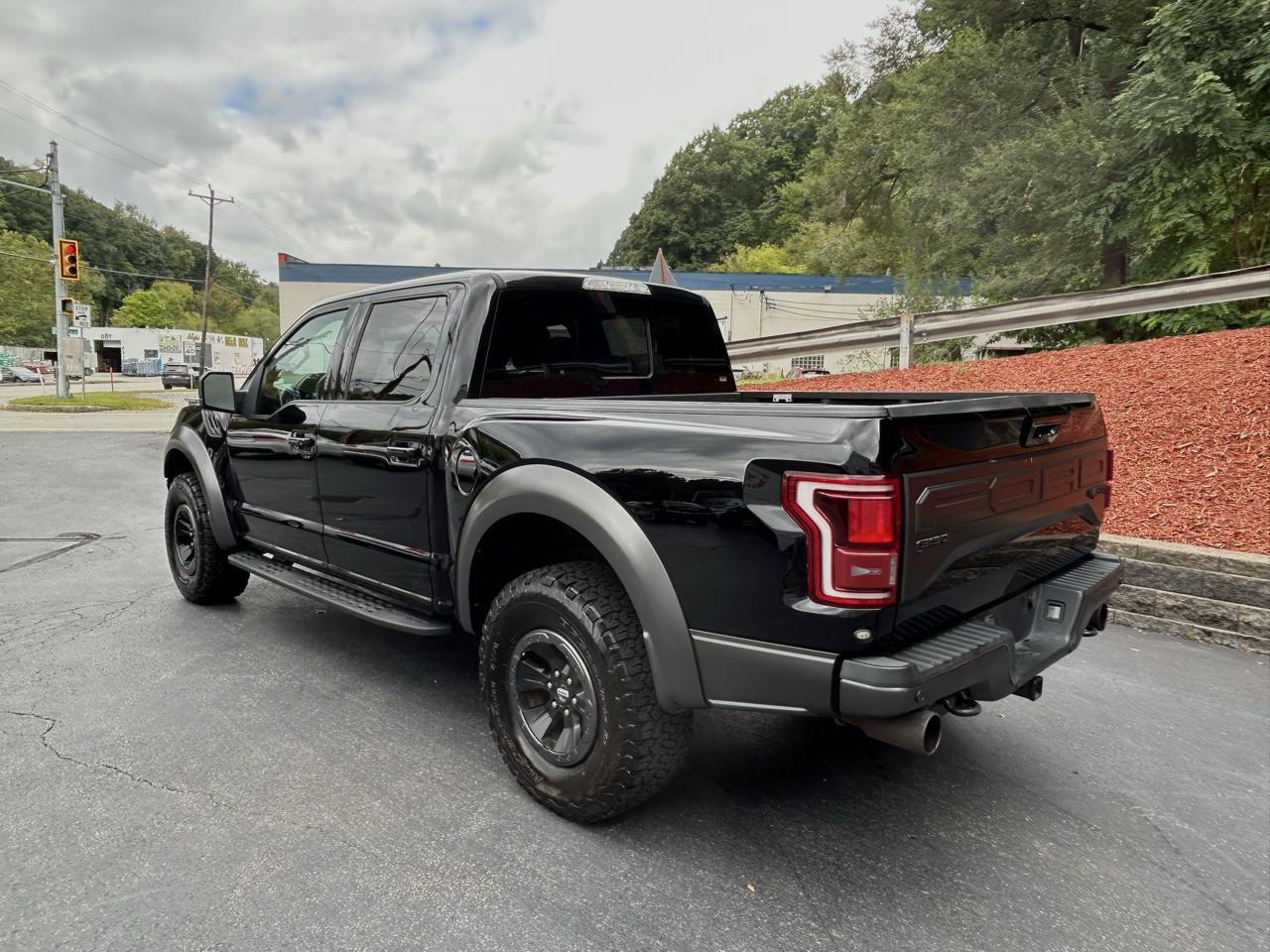 Used 2017 Ford F150 Raptor w/ Equipment Group 802A Luxury AWD/4WD image 3