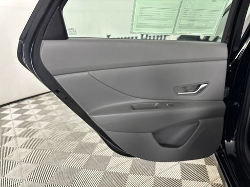 Used 2025 Hyundai Elantra SEL FWD image 23