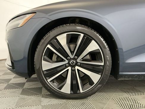 Used 2022 Volvo S60 B5 Inscription image 32