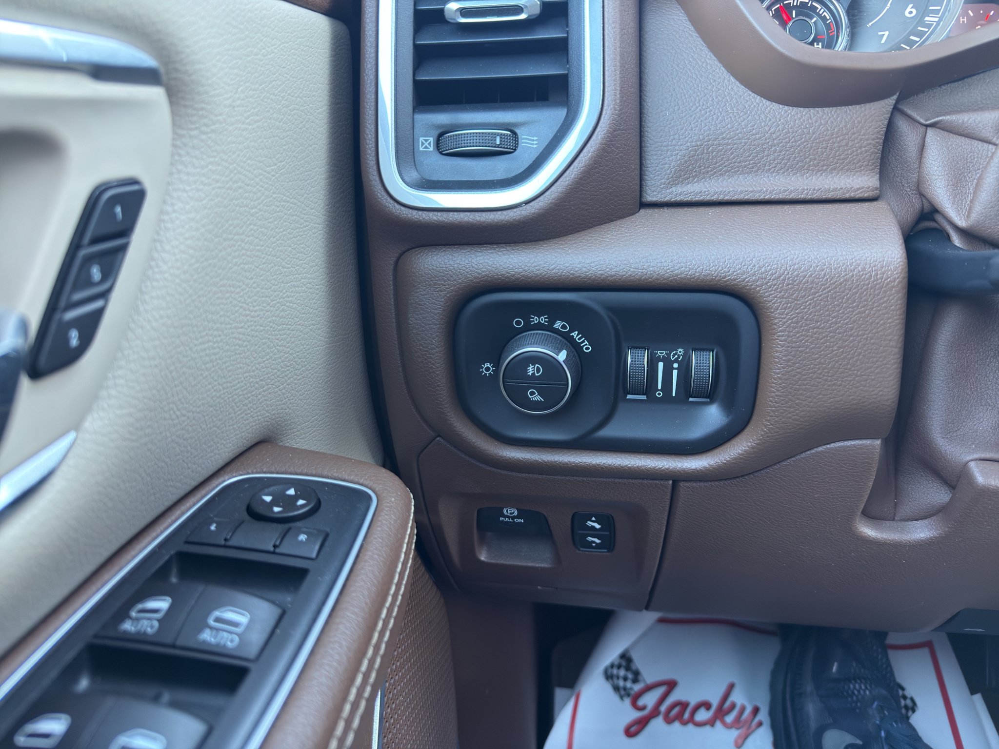 Used 2020 RAM 1500 Laramie AWD/4WD image 21