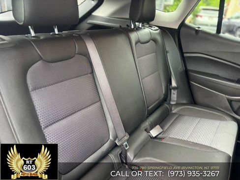 Used 2025 Chevrolet Trax LT FWD image 15