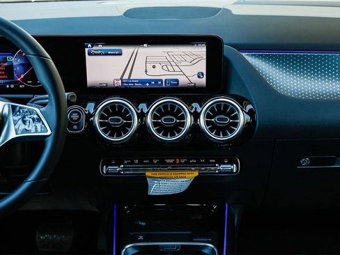 New 2025 Mercedes-Benz GLA 250 image 11