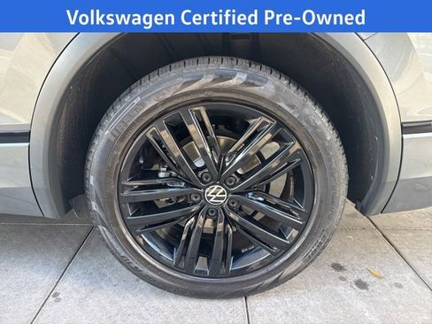 Certified 2022 Volkswagen Tiguan SE R-Line image 17