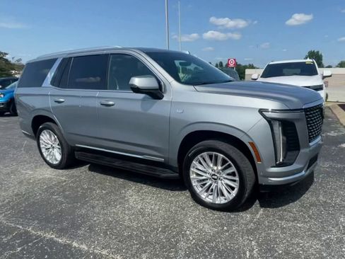 Used 2025 Cadillac Escalade Premium Luxury AWD/4WD image 3