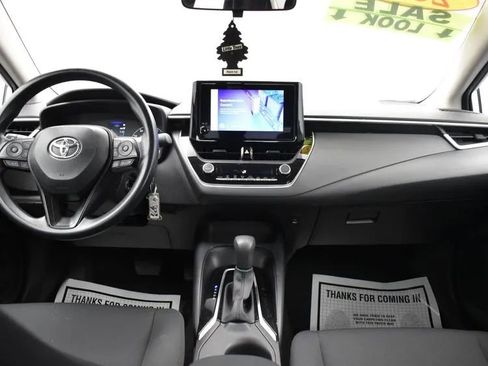 Used 2025 Toyota Corolla LE image 18