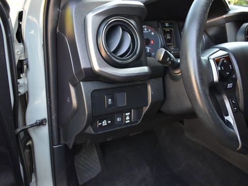 Used 2022 Toyota Tacoma TRD Sport w/ Technology Package AWD/4WD image 18