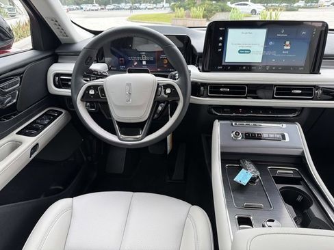 New 2026 Lincoln Aviator 2WD w/ Jet Appearance Package image 25