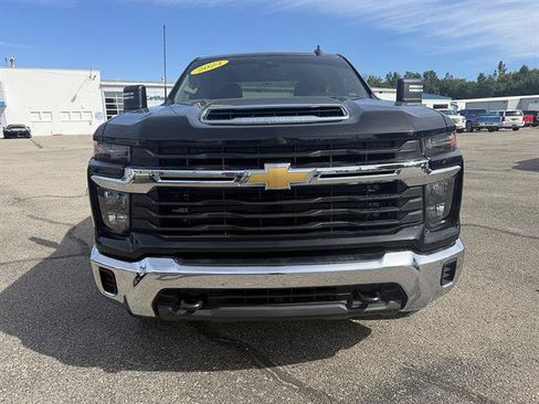 Used 2024 Chevrolet Silverado 2500 LT w/ Z71 Off-Road Package AWD/4WD image 2
