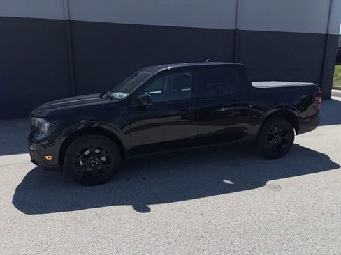 Certified 2025 Ford Maverick Lariat w/ Black Appearance Package image 2