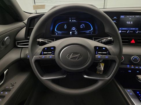 Used 2024 Hyundai Elantra SE FWD image 22