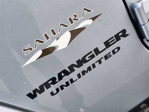 Used 2016 Jeep Wrangler Unlimited Sahara image 10