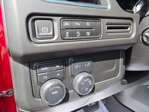 Used 2023 Chevrolet Tahoe Z71 w/ Luxury Package image 39